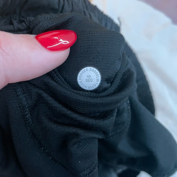 lululemon hotty hot shorts - Picture 3 of 3